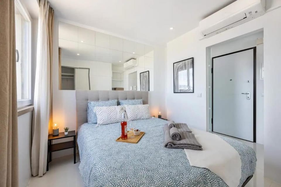 Bed, Bedroom, air conditioner