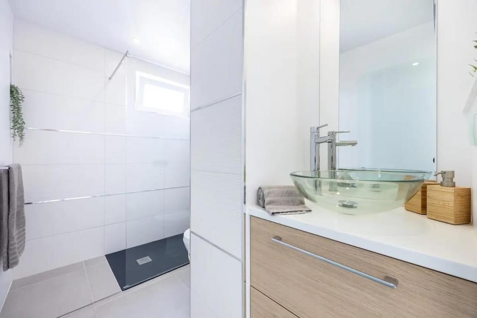 Shower, towels