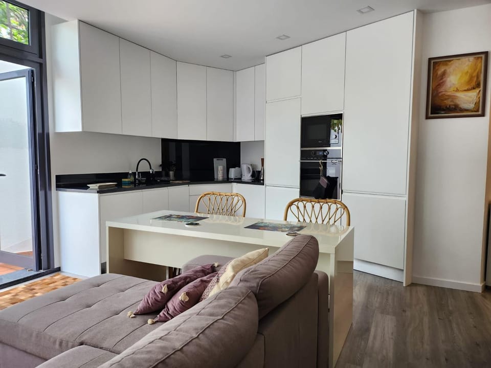 Kitchen or kitchenette, Seating area, Dining area