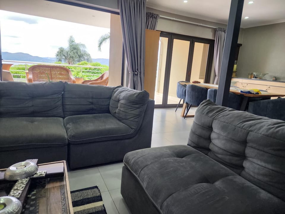 BondMakers Blue Canoe Apartment in Gauteng