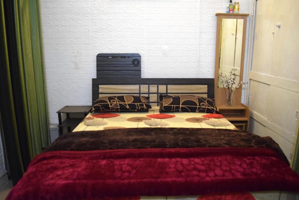 Bed, Bedroom