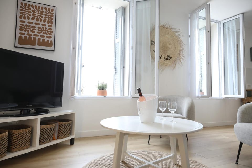Communal lounge/ TV room, TV and multimedia, air conditioner