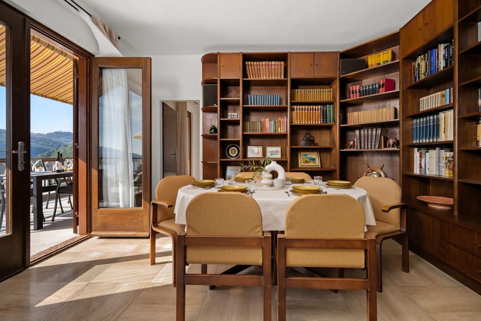 Library, Seating area, Dining area