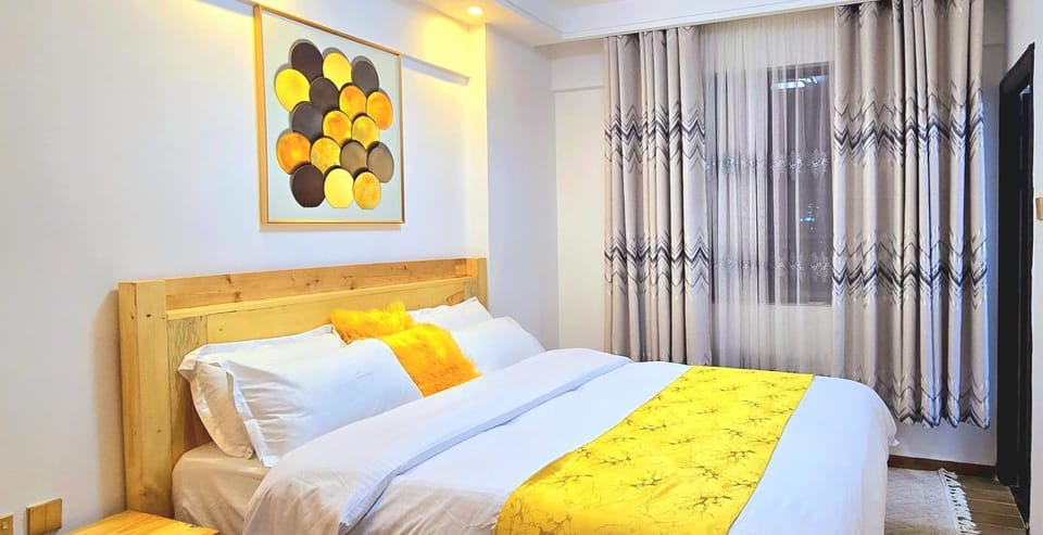 A Contemporary 2-Bedroom Master Ensuite Unit - Kilimani Apartment in Nairobi