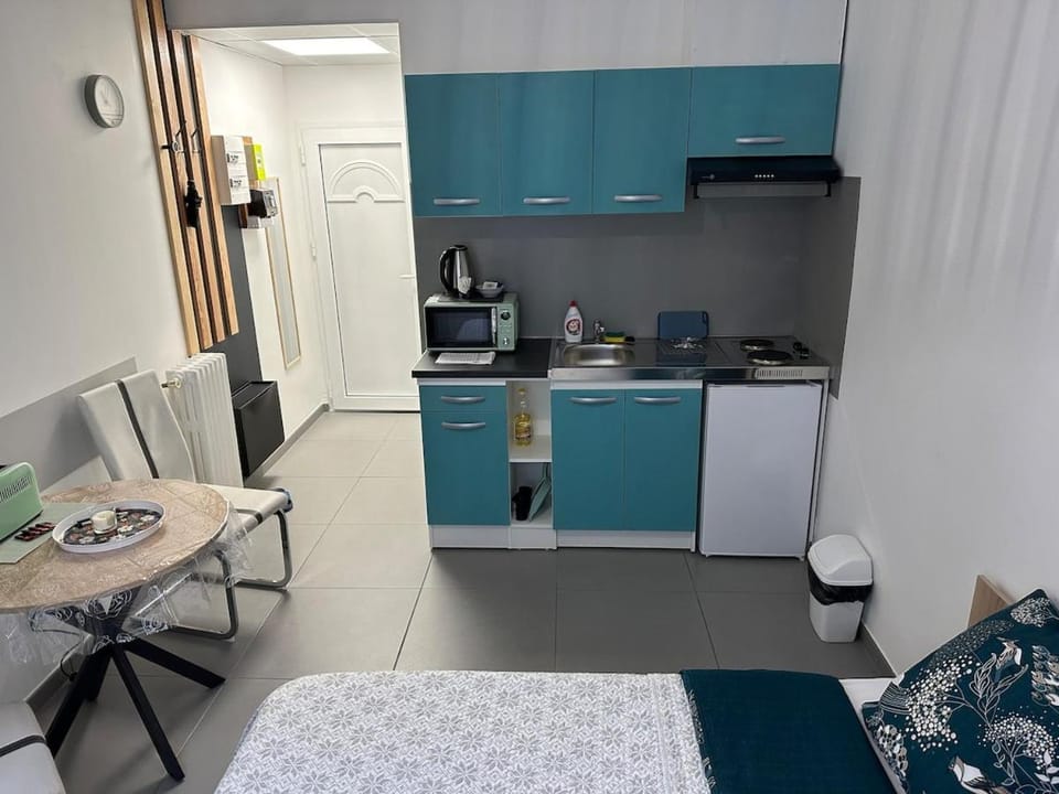 Studio ElevenStar Apartment in Aubervilliers