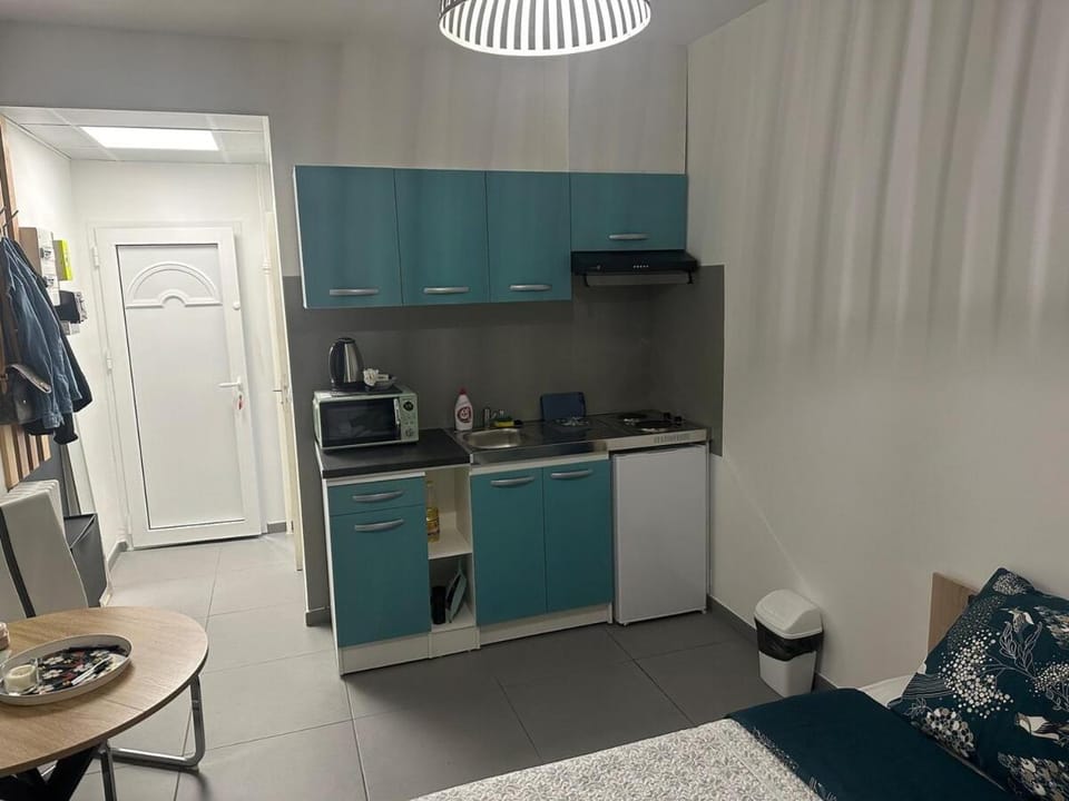 Studio ElevenStar Apartment in Aubervilliers