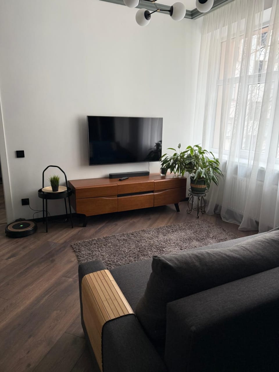 TV and multimedia, Living room, Seating area, Evening entertainment