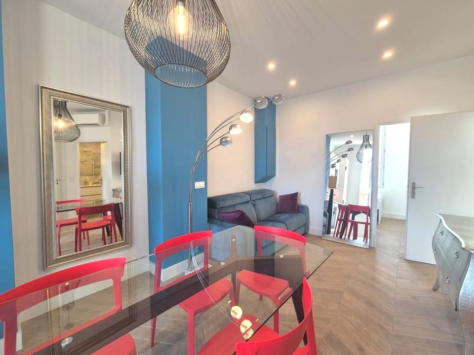 Luxury 3 bed 2 bath flat Cannes Croisette Apartment in Cannes
