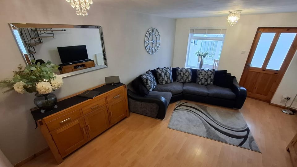 TV and multimedia, Living room, Seating area