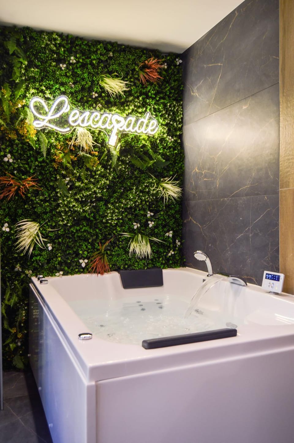 Bathroom, Spa and wellness centre/facilities, Decorative detail