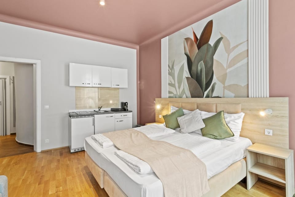 Dependance Rooms I 6 Mins to U6 Alser Straße I Self Check In Hotel in Vienna