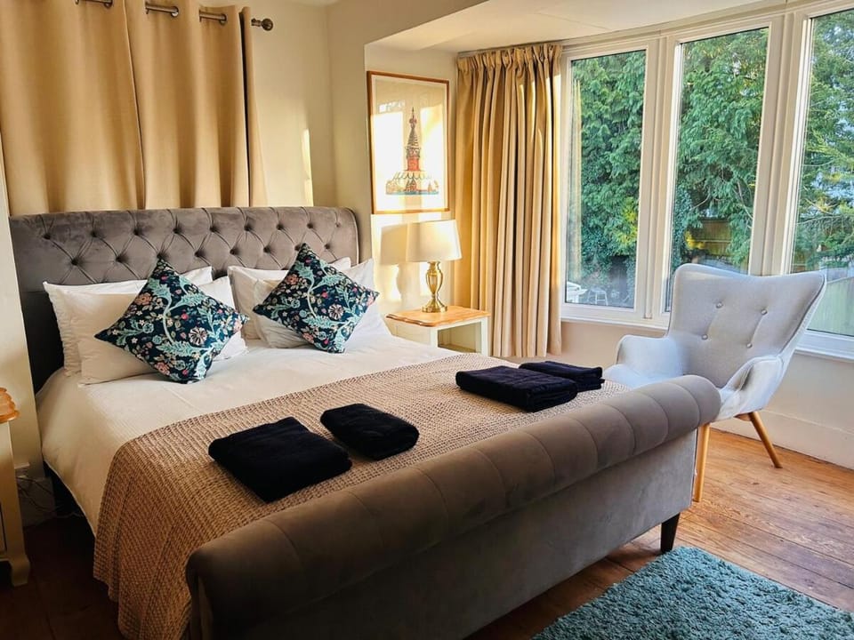 Bedroom, towels