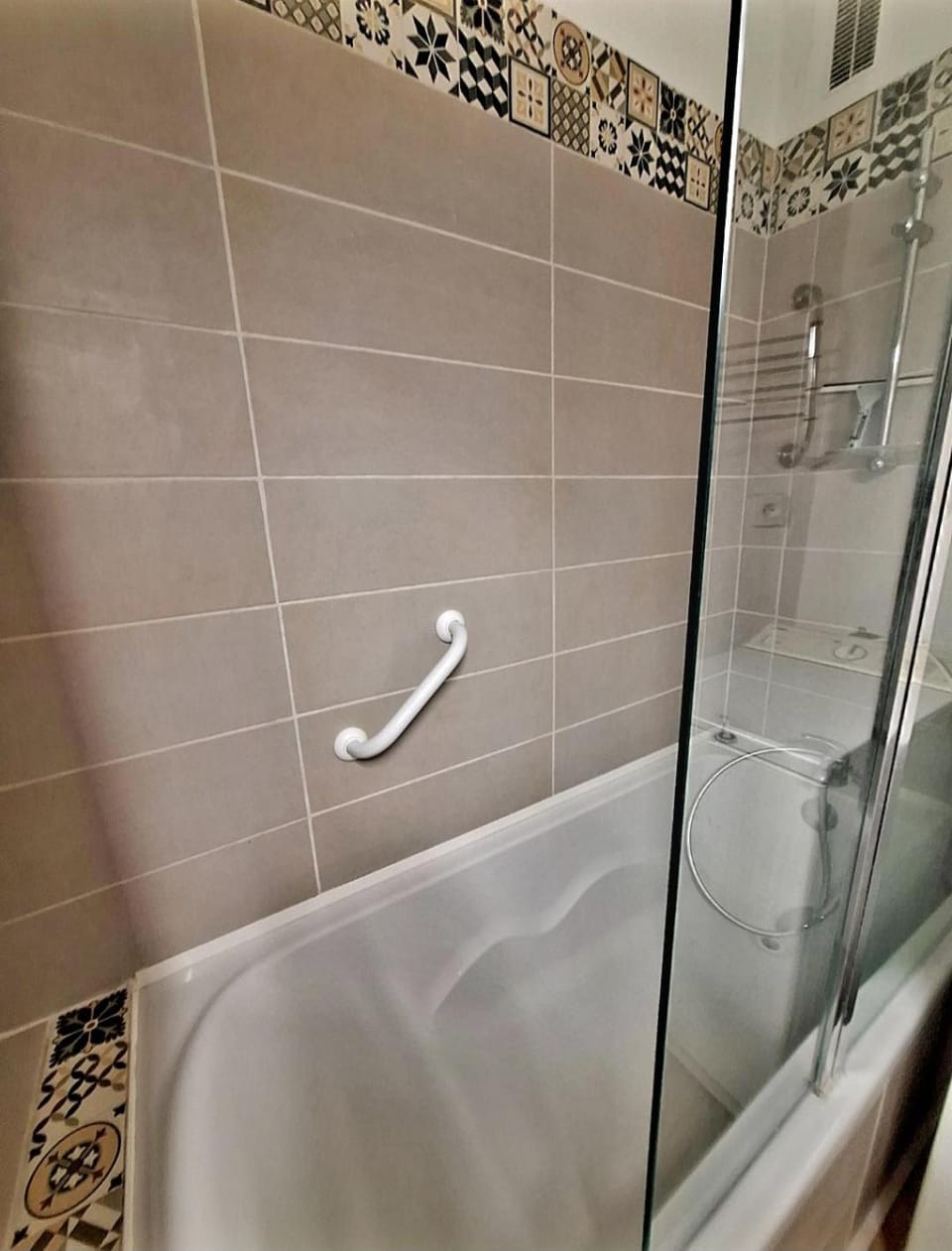 Superbe appartement climatisé, résidence avec piscine, proche des commerces et du port Apartment in Agde