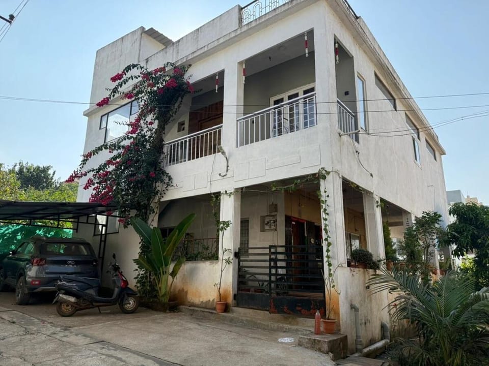 CozyNest Retreat House in Karnataka