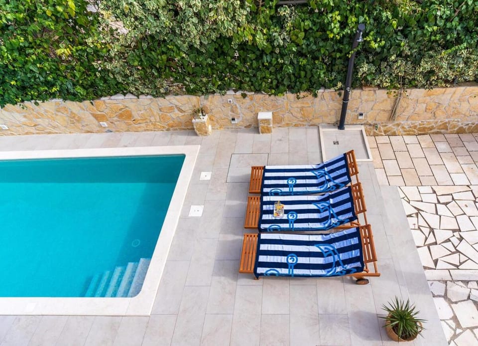Day, Pool view, Swimming pool, sunbed