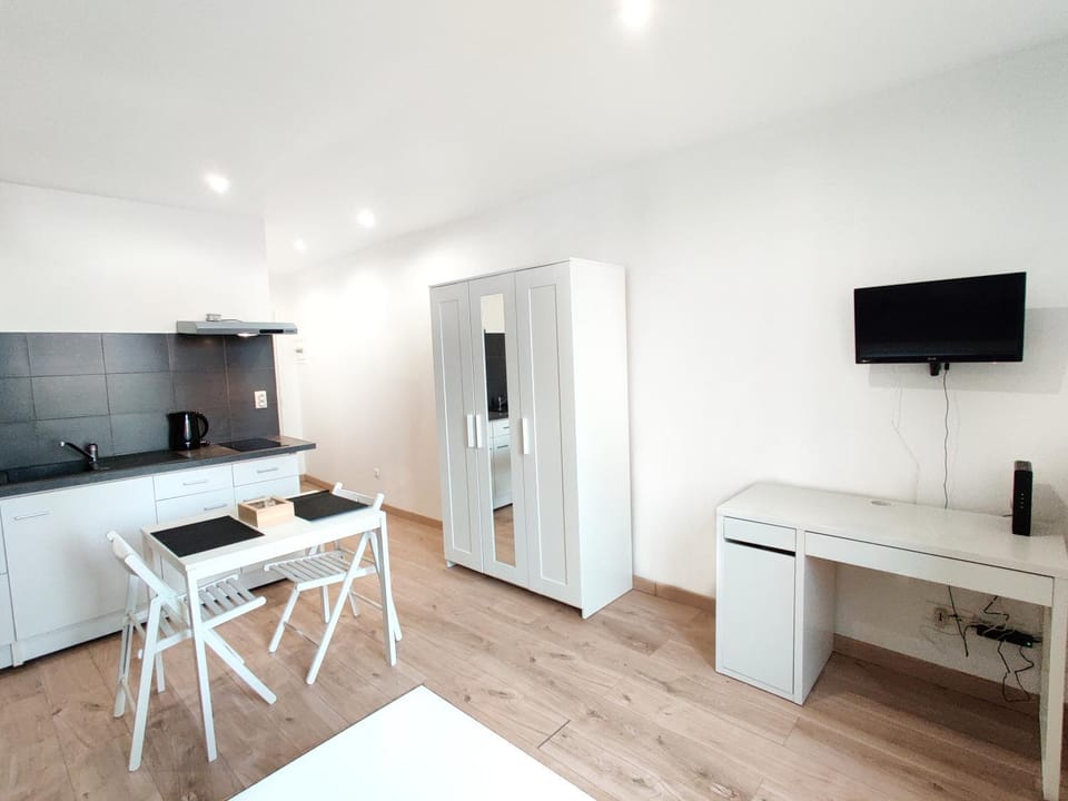TV and multimedia, Dining area