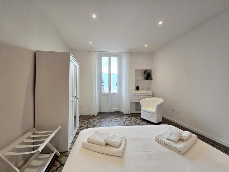 Bed, View (from property/room), View (from property/room), Bedroom, Lake view, Lake view, wardrobe, air conditioner, air conditioner