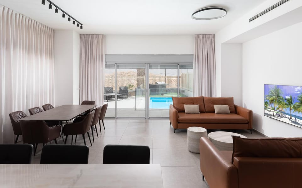 Villa Vibes Eilat Ari - 4 bedrooms with heated pool Villa in Eilat