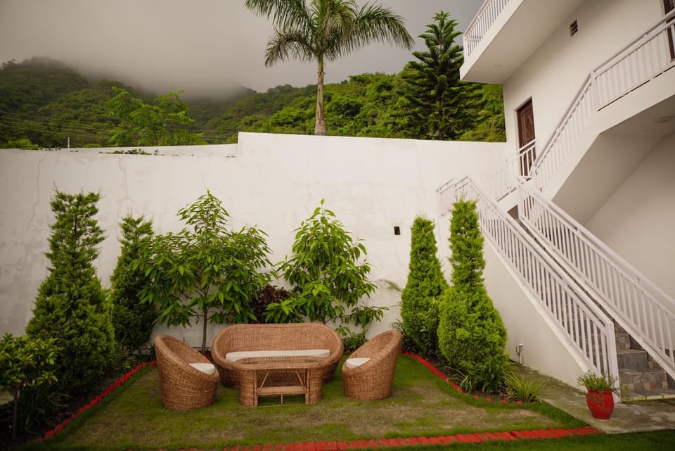 Property building, Garden, Garden view