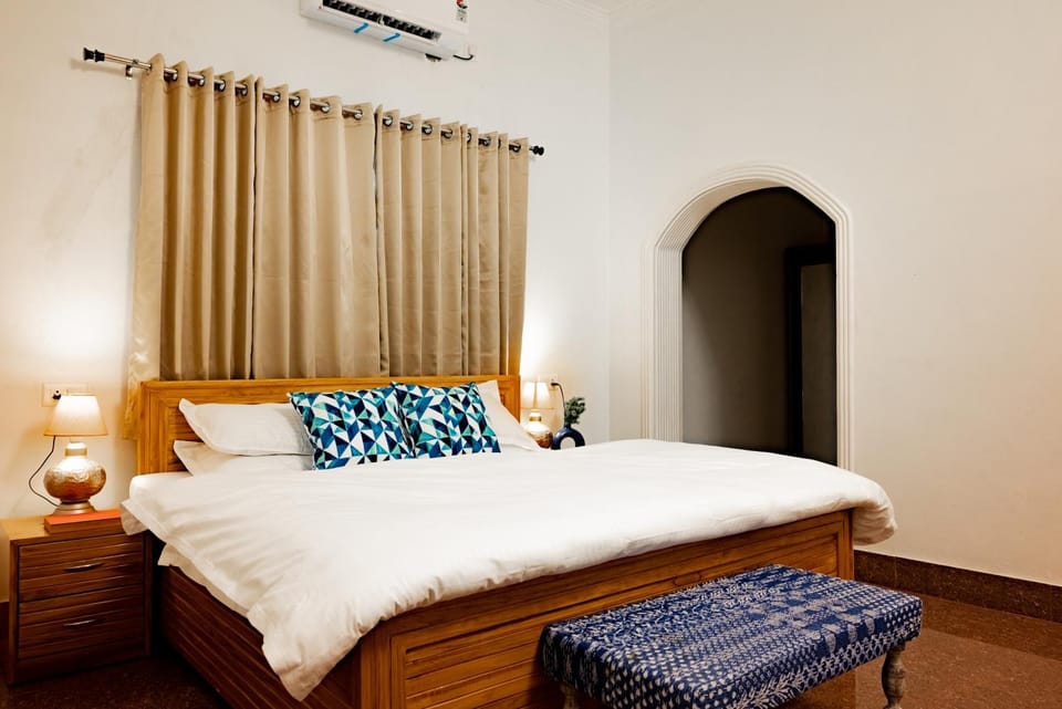 Bed, Photo of the whole room, Bedroom
