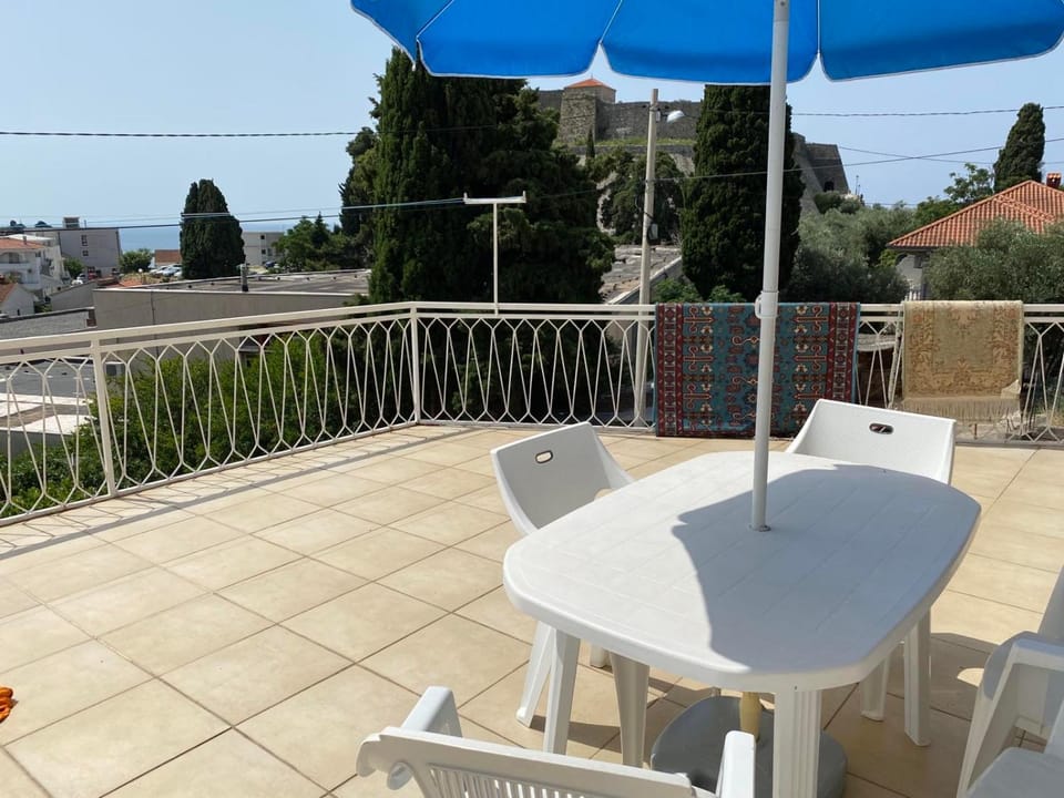 View (from property/room), Balcony/Terrace, Dining area