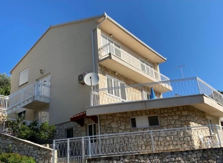Vila Dube House in Ulcinj