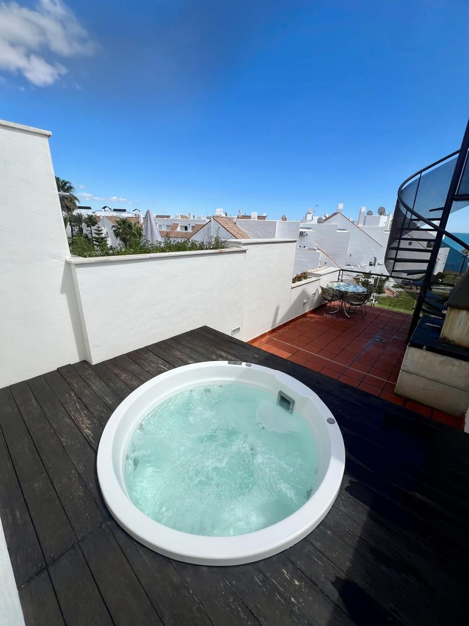 Day, Natural landscape, BBQ facilities, Hot Tub, Balcony/Terrace, Pool view