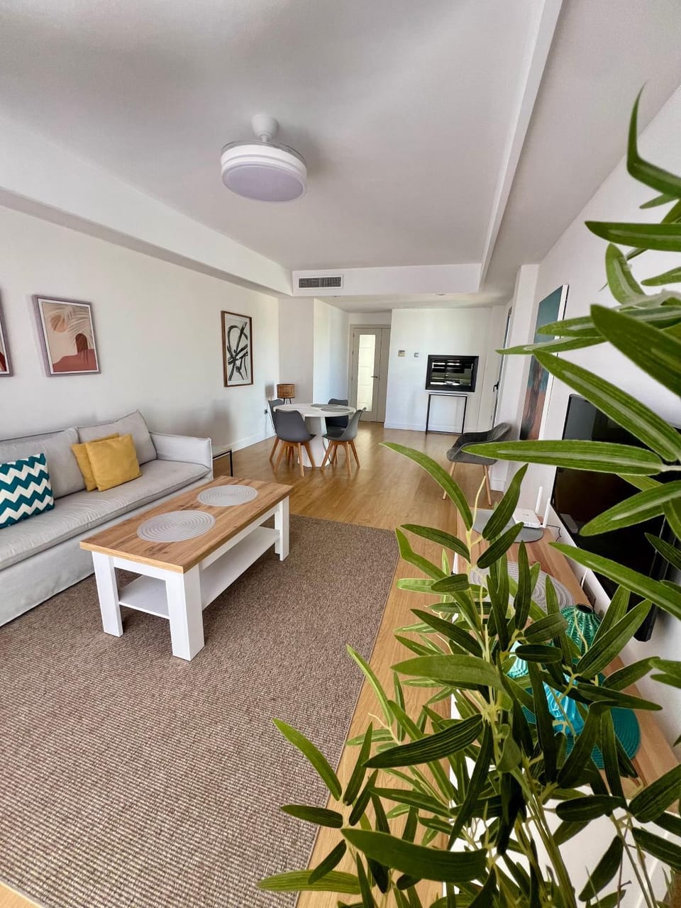 TV and multimedia, Living room, Dining area
