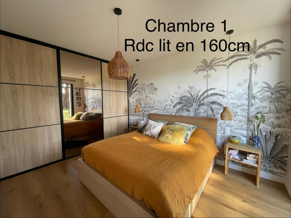 Bed, Photo of the whole room, Bedroom