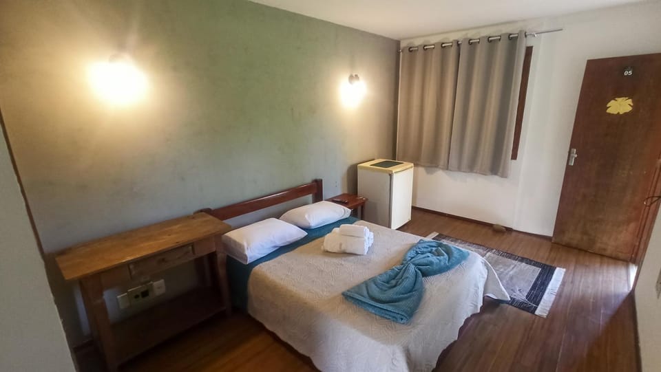 Bed, Photo of the whole room, Bedroom, minibar, towels