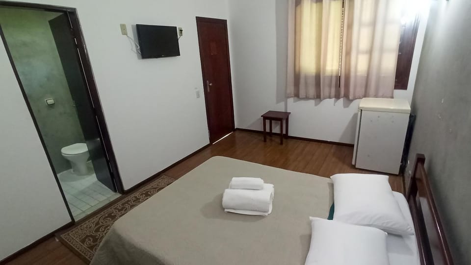 Bed, TV and multimedia, Photo of the whole room, Bedroom, minibar, towels