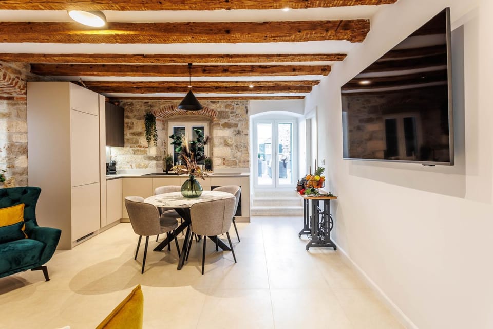 Dining area, kitchen