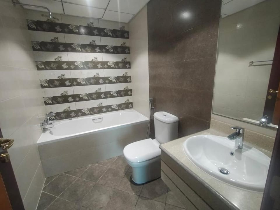 Shower, Toilet, Bathroom, Bath, towels