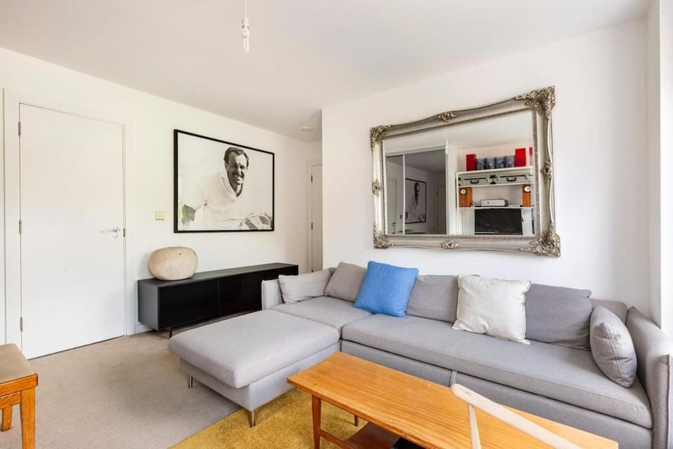 Frampton Park Road, Hackney Apartment in London Borough of Hackney