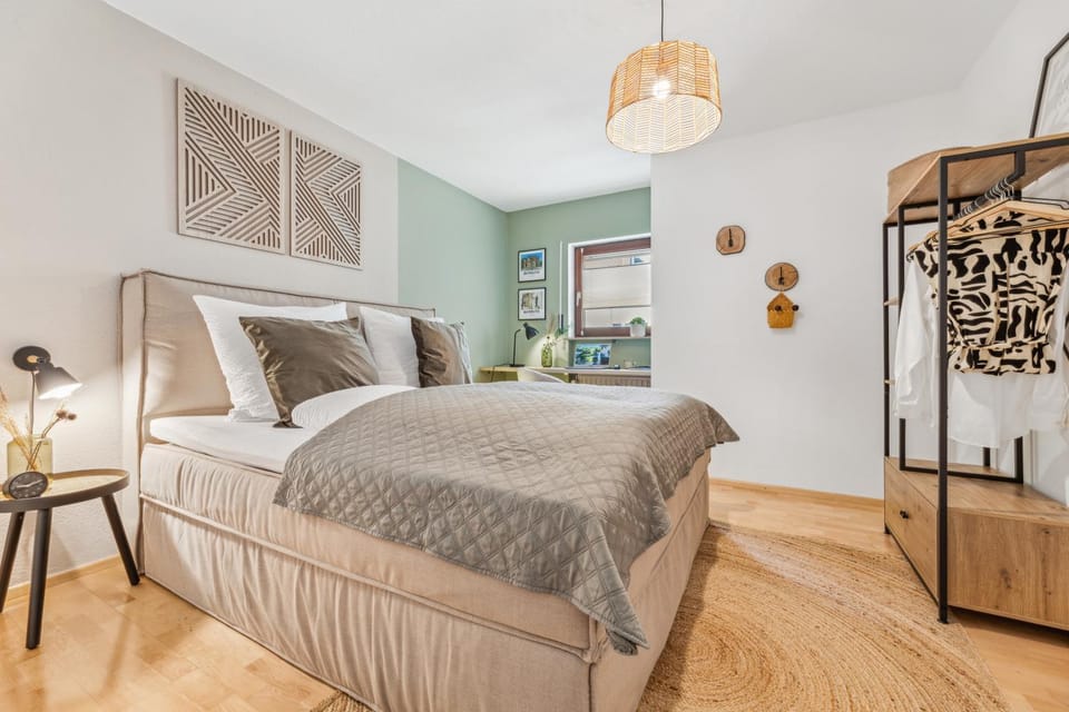 Photo of the whole room, Bedroom
