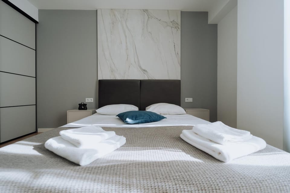 Bed, Bedroom, towels, wardrobe
