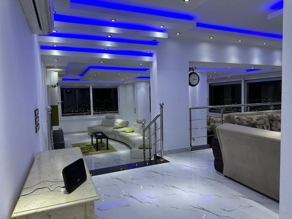 Amazing apartments overlooking all of Egypt Apartment in Cairo
