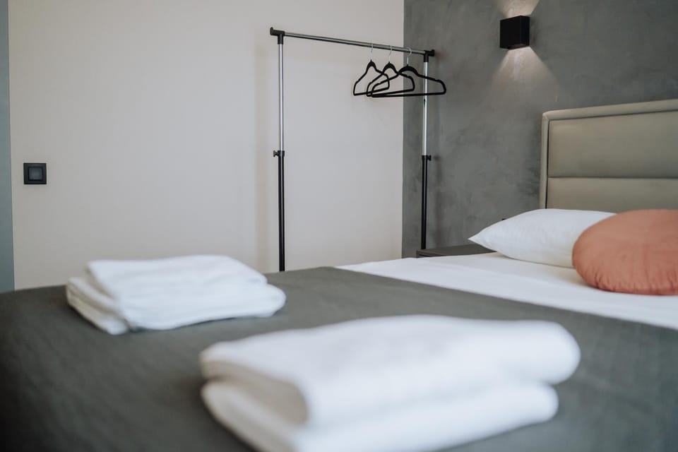 Bed, Photo of the whole room, Bedroom, towels