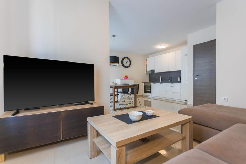 Communal lounge/ TV room, TV and multimedia, Living room, Seating area