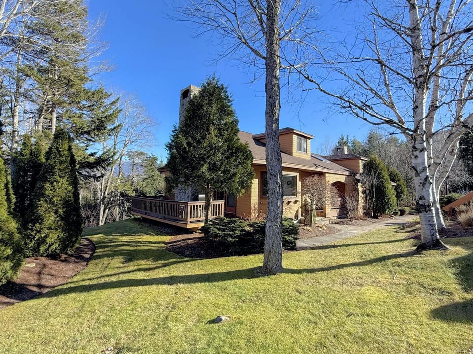 FC18 Slopeside in Bretton Woods - Fireplace, Jetted Tub, Mountain Views, Pool-gym passes! Apartment in Carroll