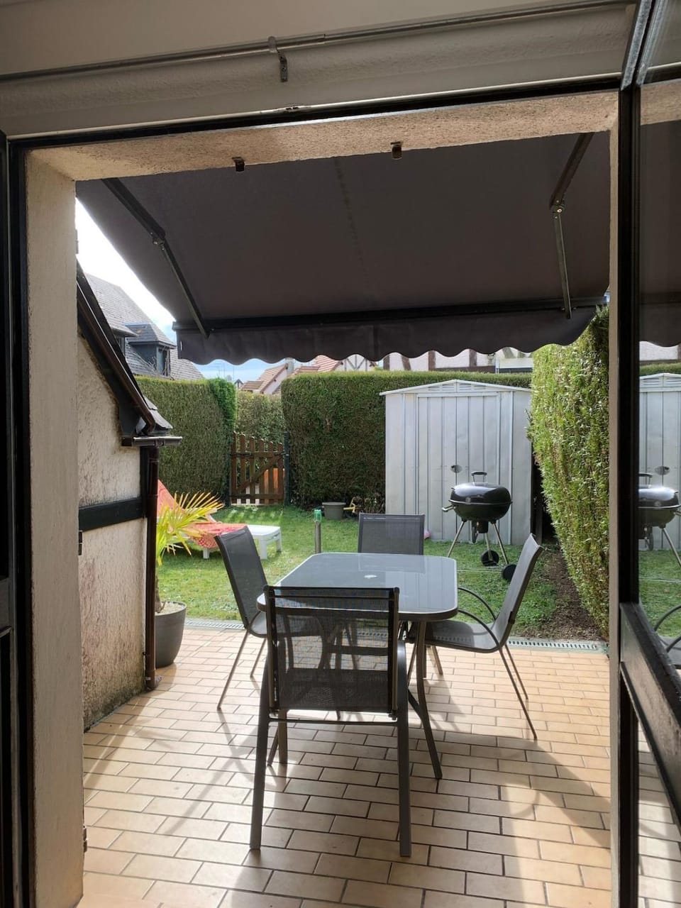 Patio, Day, BBQ facilities, Garden, Dining area, Garden view