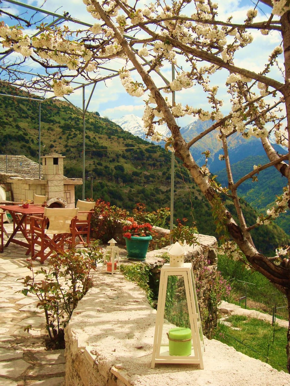 Spring, Day, Balcony/Terrace, On site, Mountain view, Area and facilities