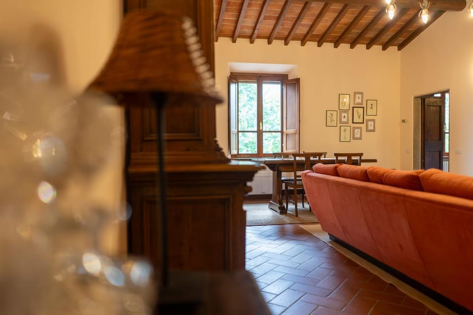 Living room, Seating area, Dining area, Lunch