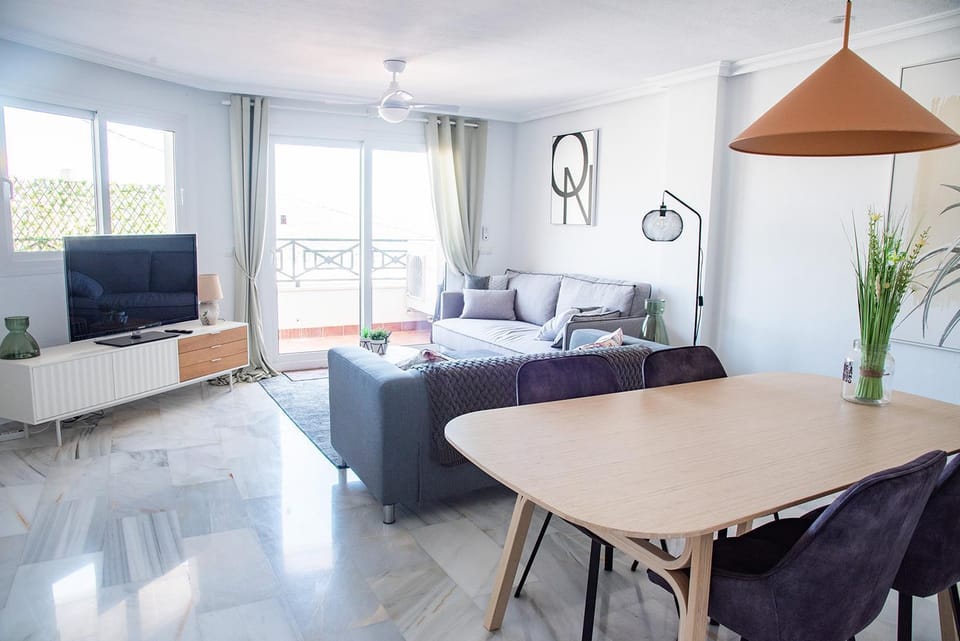 Dining area, Entertainment