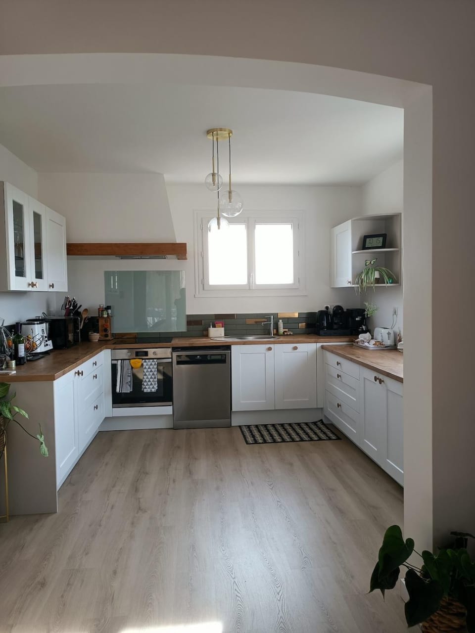 Kitchen or kitchenette, oven, stove, toaster