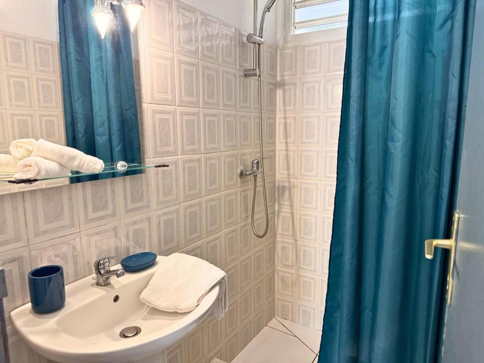 Shower, Bathroom, towels