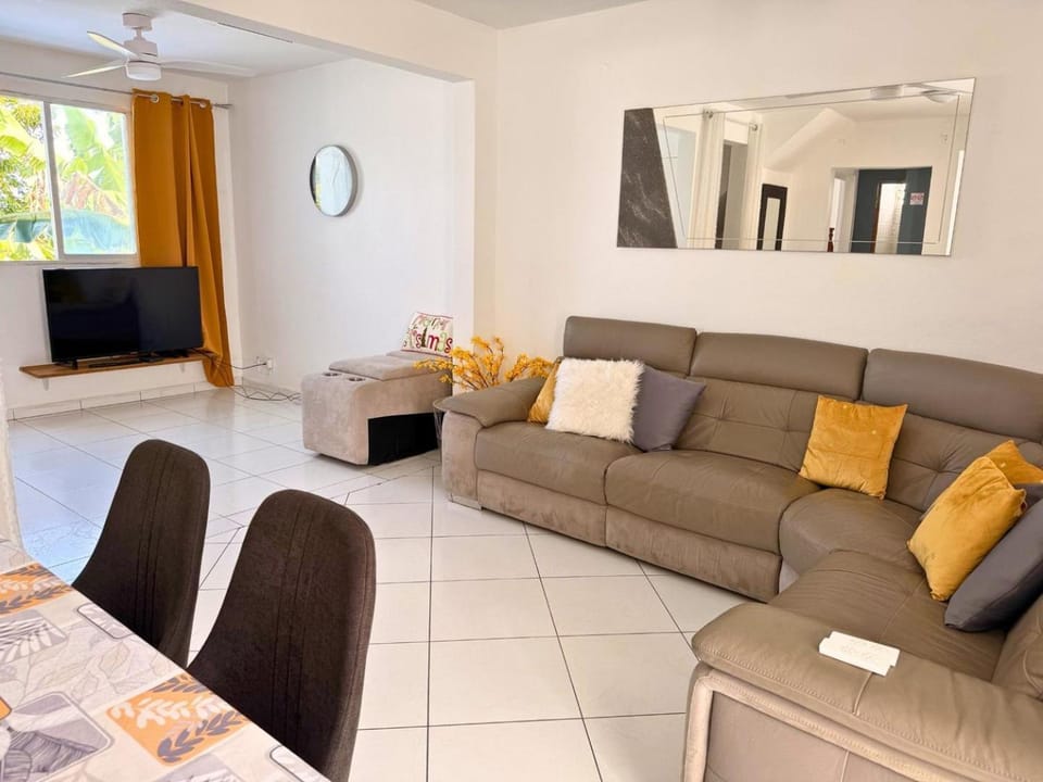 Communal lounge/ TV room, TV and multimedia, Living room