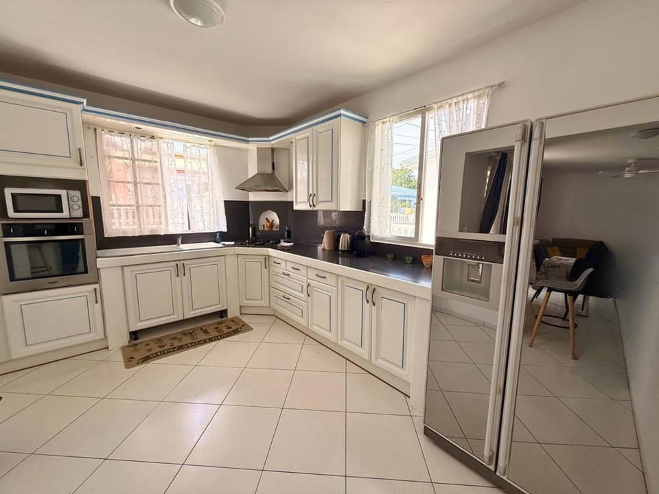 Kitchen or kitchenette, oven, stove