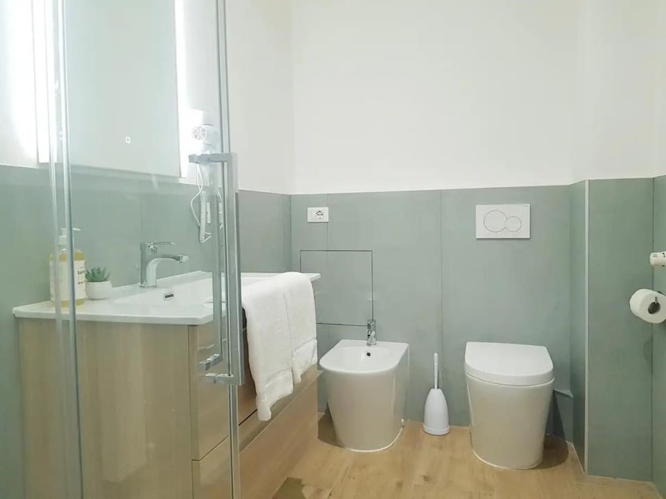 Bathroom, Other, hair dryier, towels