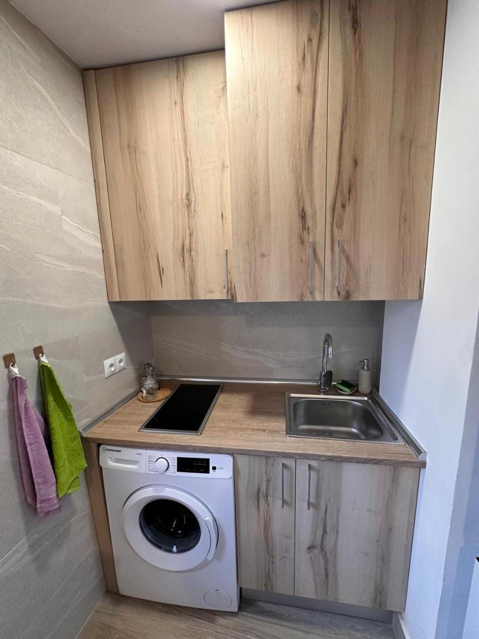 Kitchen or kitchenette, stove, washing machine